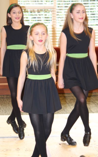 You are currently viewing Eire Born Irish Dancers Dazzle